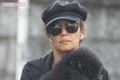 萬田久子、フジテレビドラマ『グランマの憂鬱』で80歳のおばあちゃん役を好演中！プライベートの愛犬散歩姿…