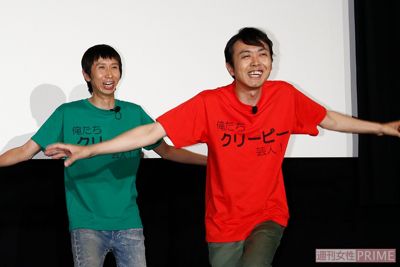 イベントで「ジャンガジャンガ」を披露するアンガールズの2人（'16年6月）