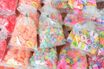 大流行『シール帳』の次は『お菓子帳』？未開封のお菓子を貼っての交換に「食べ物で遊ぶのは…」あふれる困惑の声