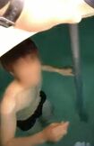 2019年6月、飲み水を貯めておく“マンションの受水槽”で男性が泳ぐ動画