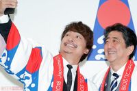 香取慎吾、安倍首相と自撮りで究極のインスタ映え「“たくさん、拡散”します！」