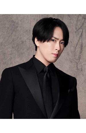 Snow Man宮舘涼太、初出演の映画ビジュアルが「どういう表情？」貴族