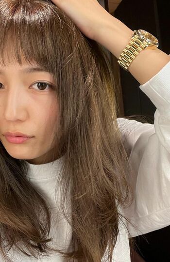 インスタグラムにロレックスを着用した写真を上げて話題になった川口春奈（本人インスタグラムより）