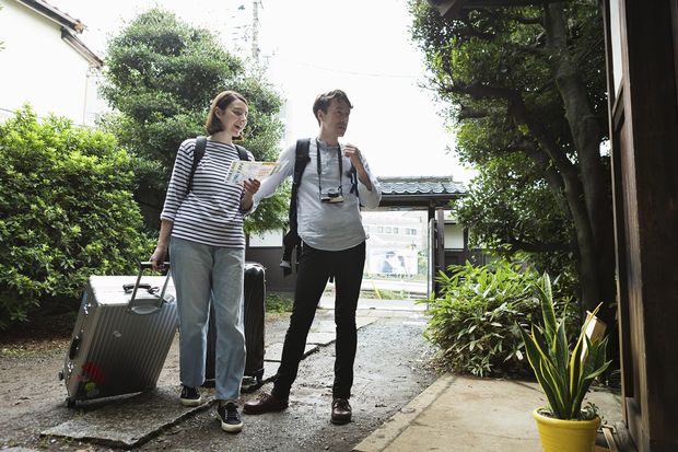 政府は、無許可営業の罰金の上限を3万円から100万円に引き上げたが……