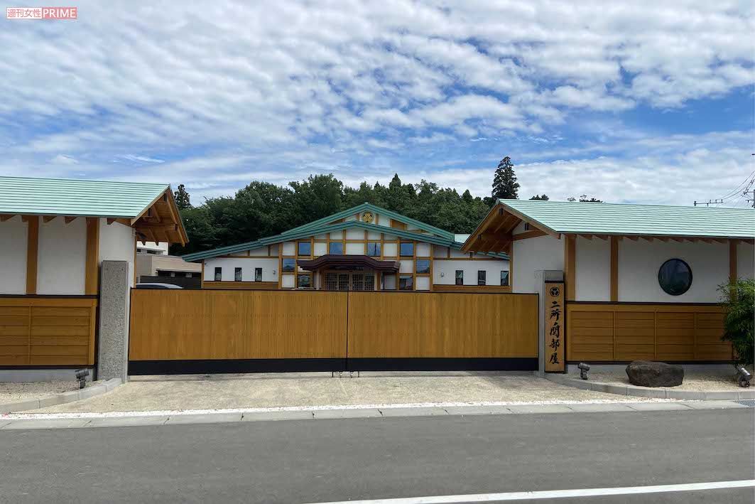 大の里が所属するのは茨城県稲敷郡阿見町にある『二所ノ関部屋』。若手力士たちはいずれも自転車移動