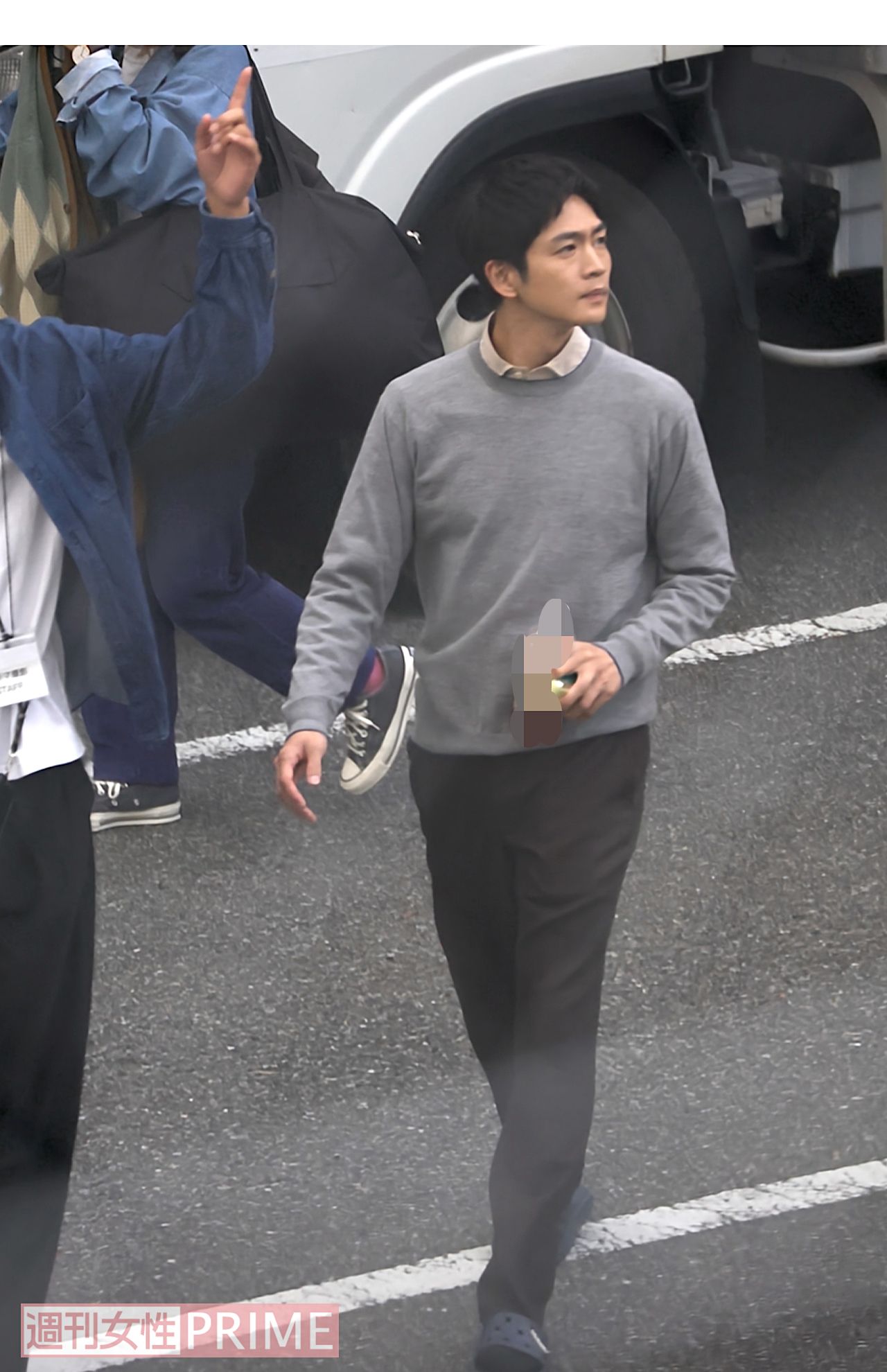 10月、ドラマ『いちばんすきな花』の撮影に向かう松下洸平