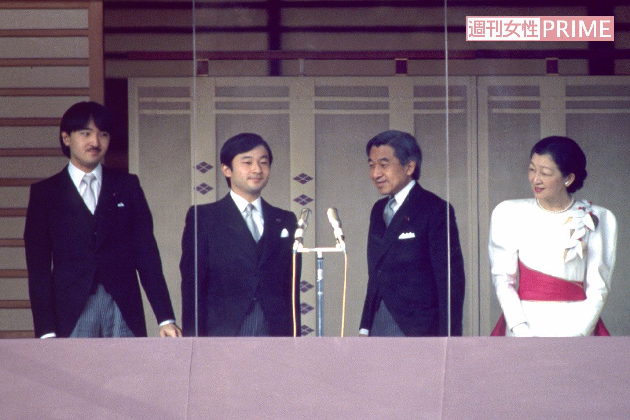 '88年1月、昭和最後の新年一般参賀に臨まれた皇太子ご一家（当時）。美智子さまのお隣にこの時点での皇位継承順位1～3位がおそろいに