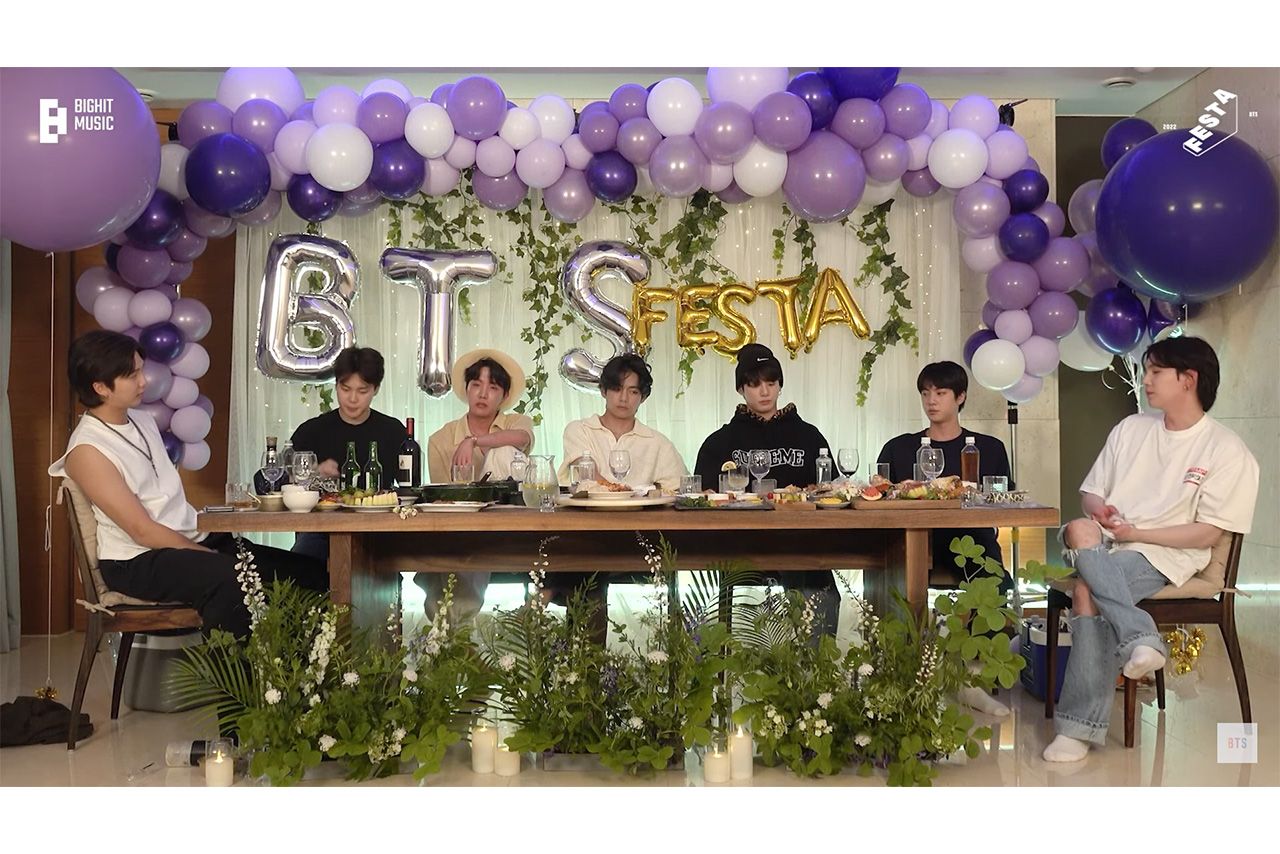 BTSとしての活動の苦悩を、涙ながらに打ち明ける場面も（公式YouTubeより）