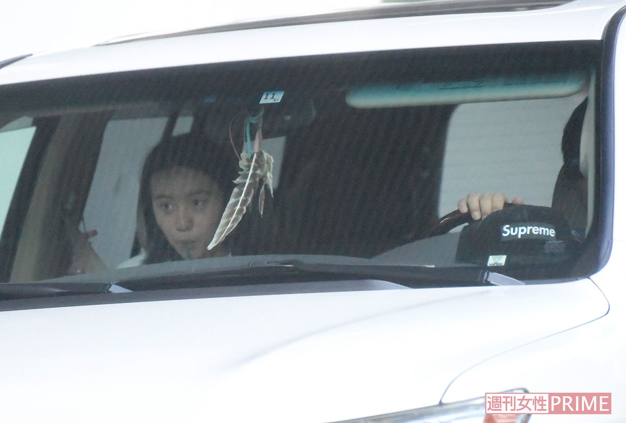 普段は静香の運転する四駆で送迎中の木村。父娘は楽しそうに話していた