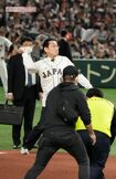 2023年3月10日、WBC日韓戦で始球式を務めた岸田文雄前首相2
