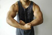 「どんな悩みも筋トレで解決！」噂のマッチョ社長“Testosterone”の正体とは