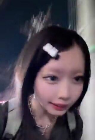 眉毛のないあのちゃん（本人のインスタグラムより）