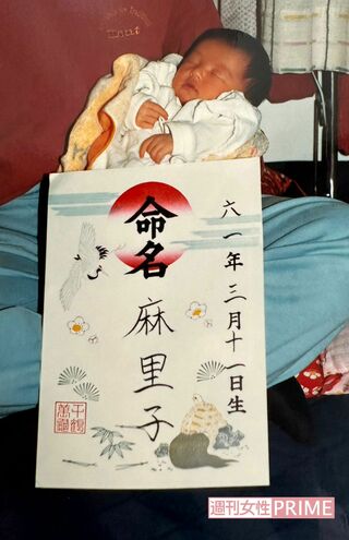 福岡県糸島市出身の篠田麻里子が生まれて間もないころの貴重写真（親族提供）