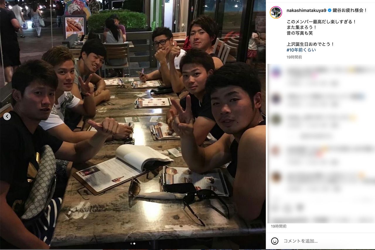 日本ハムファイターズの中島卓也選手が投稿した、10年前とされる集合写真（公式インスタグラムより）