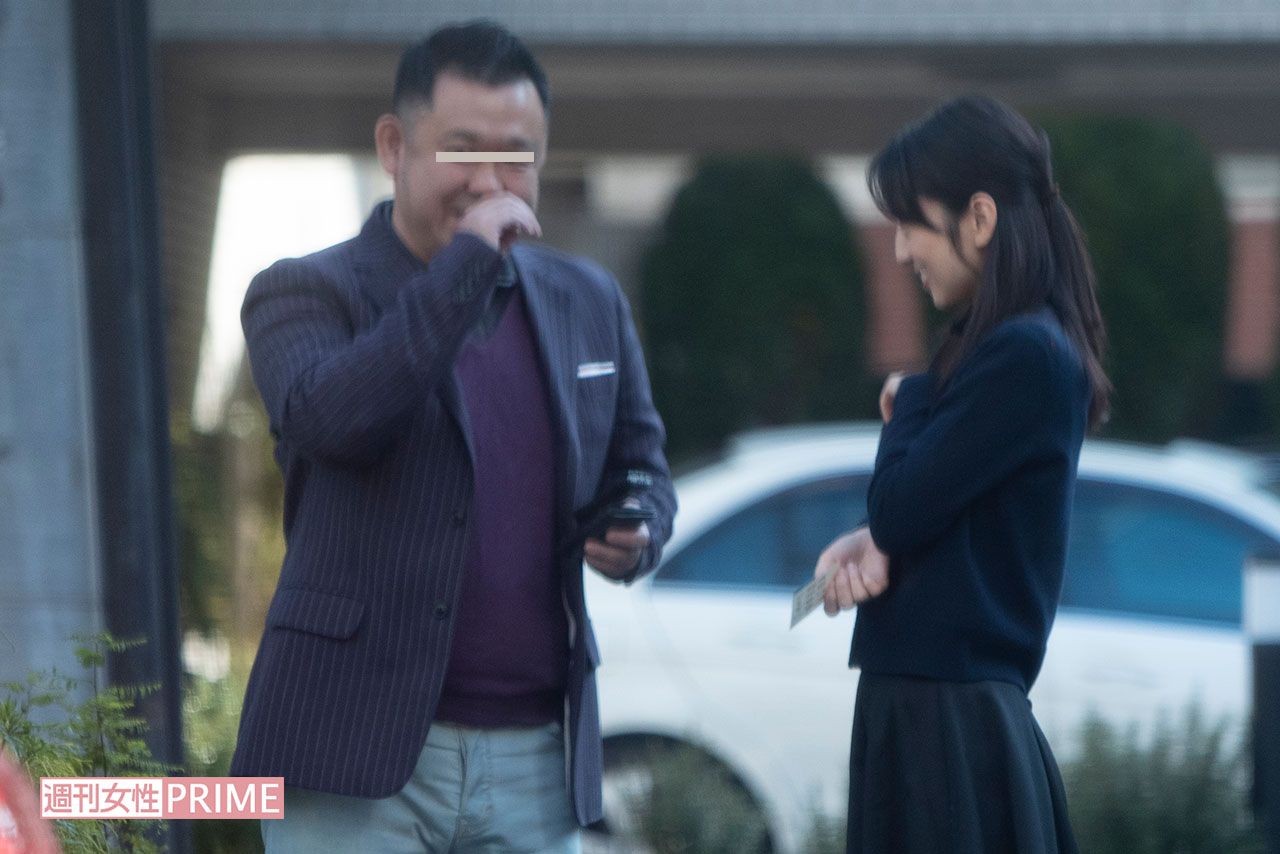 ゆうこりんに直撃！　上目遣いで見つめられた取材記者はデレデレ