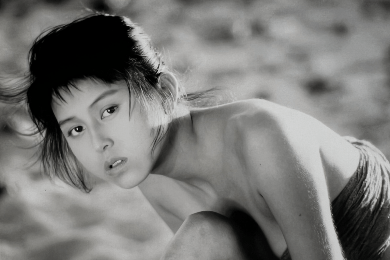 事務所のスカウトがあり全国デビュー。芸能界は憧れというよりも「自分が自立して生きていくための一番の近道だった」と当時を語る