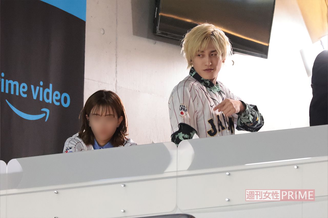 3月16日、WBCイタリア戦でファンサするEXIT・兼近大樹