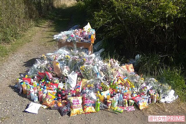 《京都小6男児遺体遺棄事件》4月13日に安達結希さんの遺体が発見され、9日後にはこんなにも多くの献花が供えられた