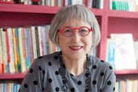 『魔女の宅急便』の作者・角野栄子さん“82歳のおしゃれなシンプルライフ”が話題