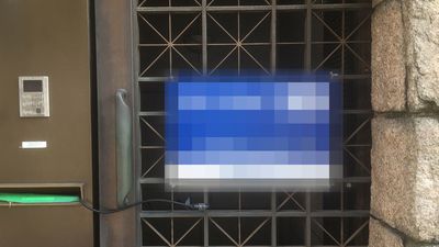 玄関には“FORRENT”の掲示があった