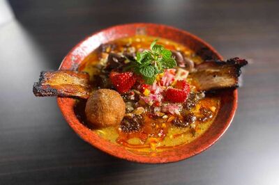 バレンタインの新定番に“チョコラーメン”、人気店とロッテの衝撃コラボが話題の一方、チョコ味のカップ焼…