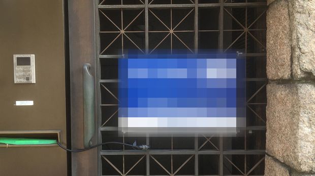 玄関には“FOR RENT”の掲示があった