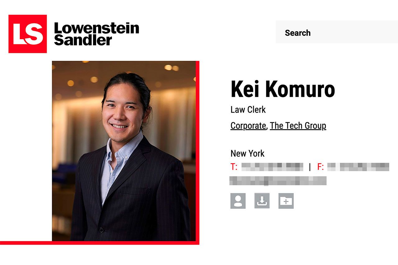 『ローウェンスタイン・サンドラー』のホームページに掲載されているスーツ姿の小室圭さん