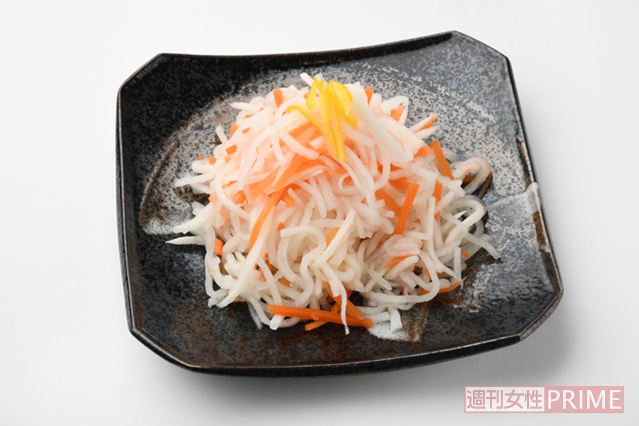 お刺身やお造りはなますがルーツ。もともとは生肉を細かく刻んで酢であえていたが、室町時代以降、魚肉を酢であえて食べるようになった