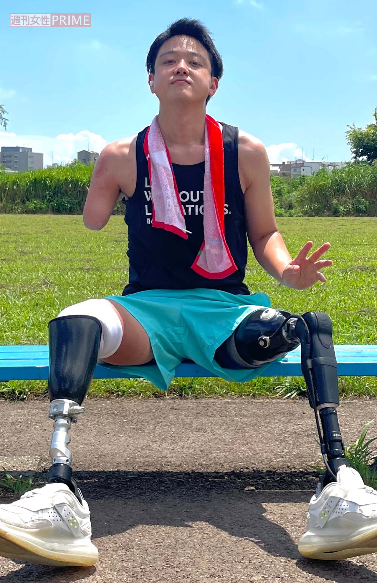 20歳のとき、仕事からの帰宅途中で線路に転落し、両足と右腕を失った山田千紘さん。日々のリハビリを怠らず、今では義足での運転免許取得や、三肢切断者として初めて富士山登頂を成功させている　写真提供／山田千紘さん