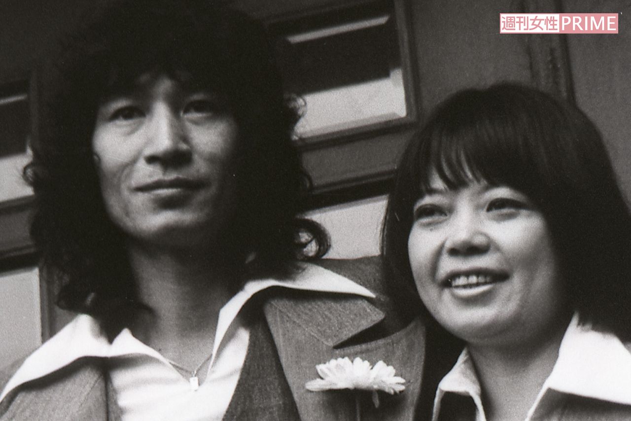 員が集まった  '73年10月、交際半年で結婚した裕也さんと、当時は“悠木千帆”と名乗っていた希林さん