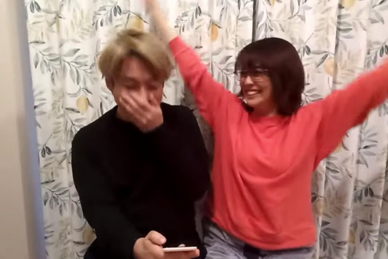 小林麻耶が夫と降板の“真相”を笑顔で語った（YouTubeチャンネルより）