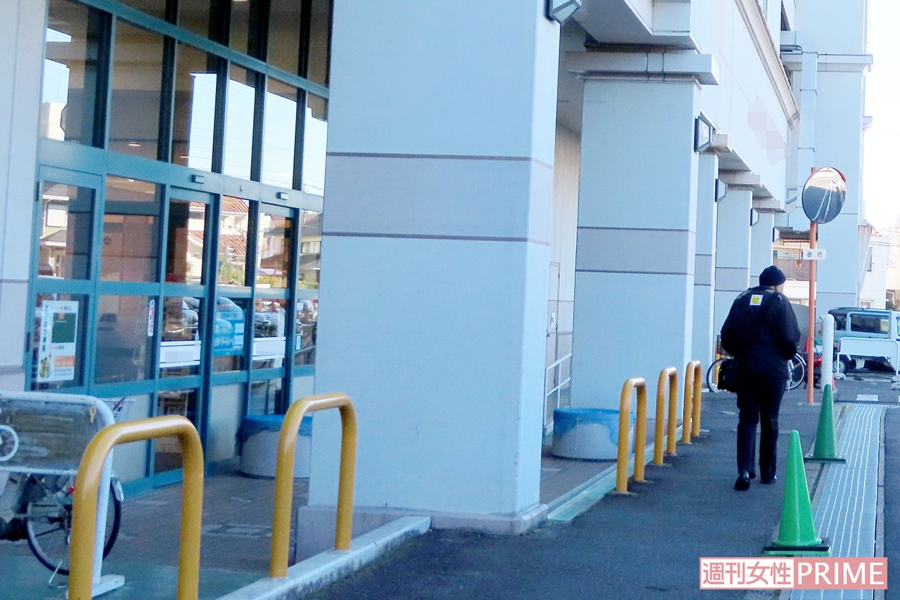 カップ麺を万引きしたスーパーマーケットは客も多く