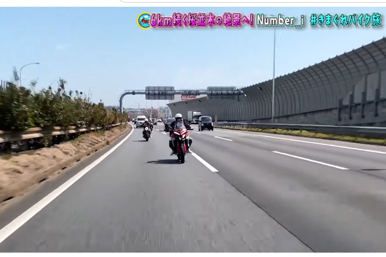 高速道路の「追い越し車線」を走行する平野紫耀ら（現在は非公開となった『TOBE』公式YouTubeより）