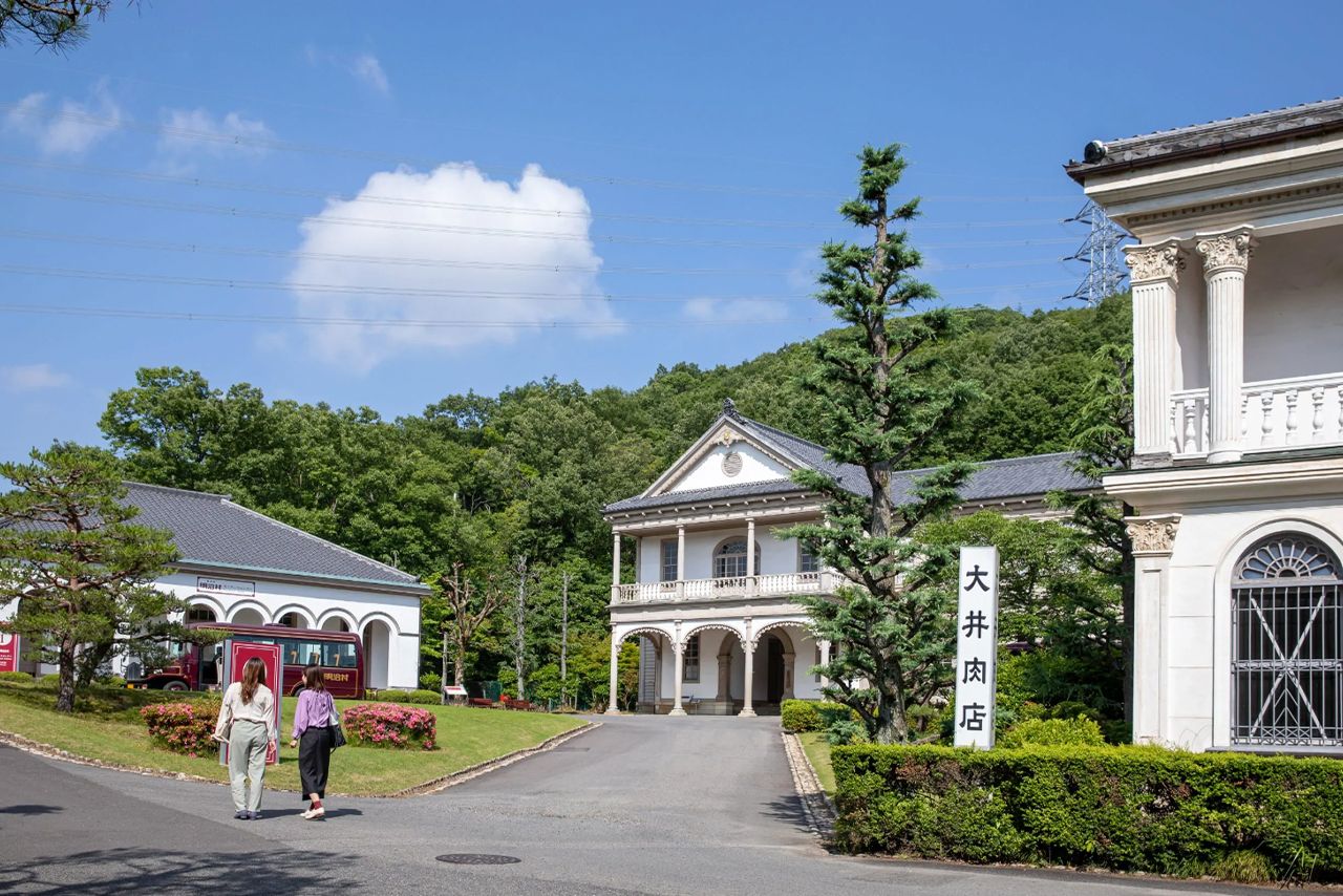 明治村ではボランティアガイドも行っている（公式サイトより）