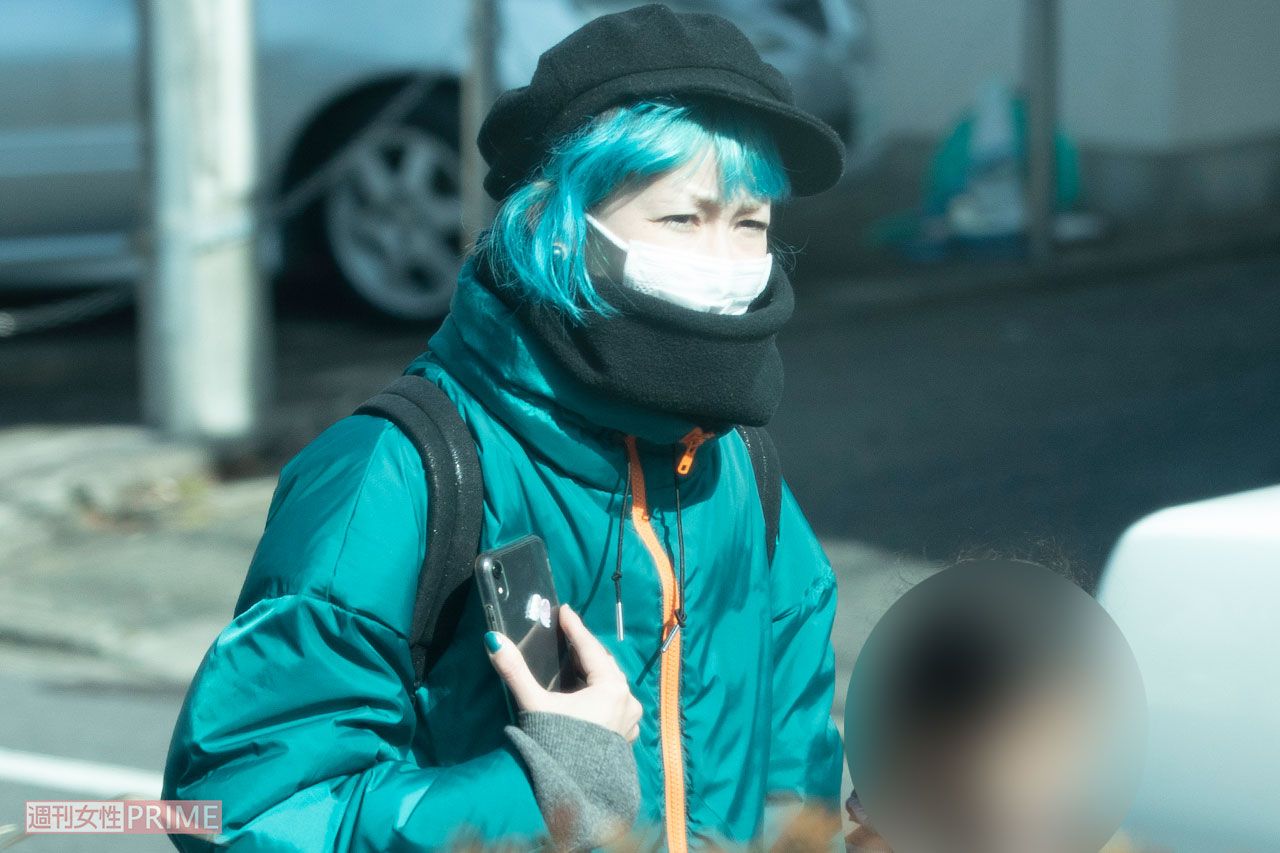 子どもの発表会へと向かう木村カエラ（'19年2月）