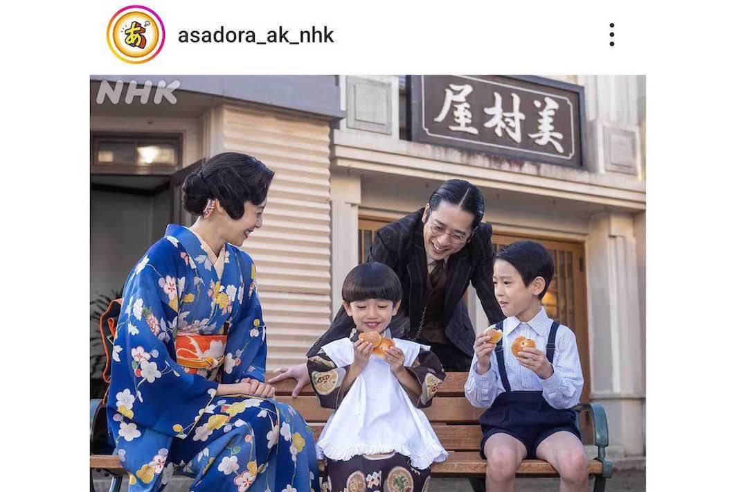 銀座であんぱんを食べる回想シーン（『あんぱん』公式インスタグラムより）