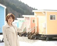 トレーラーを利用した宿泊施設で女川の復興に寄り添う女性