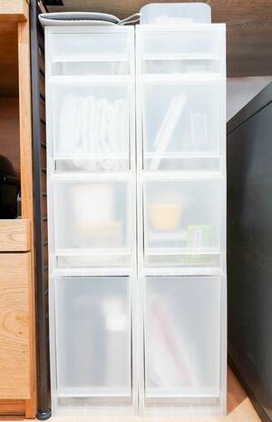 ポリプロピレンストッカーキャスター付・2「幅18㎝と細く、キッチンの棚と冷蔵庫のスキマにベスト。スキマ収納の強い味方です」3490円／無印良品　写真／フジモリタイシ、ヒラヤマタイジロー（『スキマをうめる収納ルール』より）