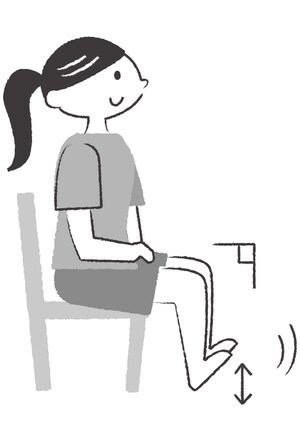 すり足・つまずきが気になる人におすすめ「つま先上げ」トレ（イラスト/石山綾子）