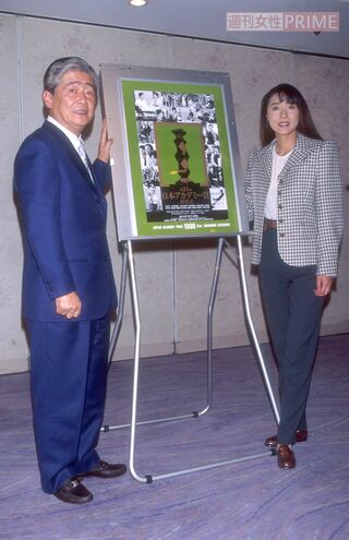 '98年から日本アカデミー賞授賞式の司会を12年務めた関口。右は浅野ゆう子