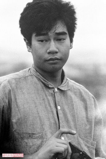 日大の写真学科の学生だったころ。「大学1年生のとき、バイクで事故ってひざの下を割ったことがあるんです。当時は保険証がなくて、自分で10針ほど縫いました」