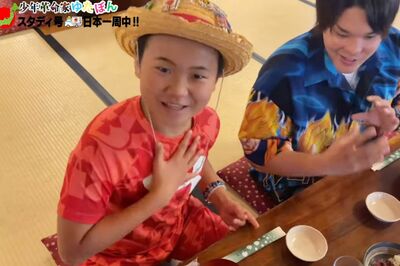 クラウドファンディングの支援者にほうとうをご馳走になるゆたぼん（本人のYouTubeより）