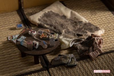「孤独死現場」をミニチュアで再現する遺品整理人 “並べられたお金” が意味するもの