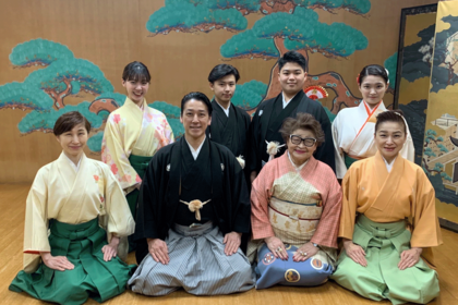 前列左より次女の三宅藤九郎、長男の元彌、節子、長女の淳子。後列左より元彌の長女・采明（あやめ）、長男・元聖（もときよ）、淳子の長男・和秀（かずひで）、長女・慶子（きょうこ）