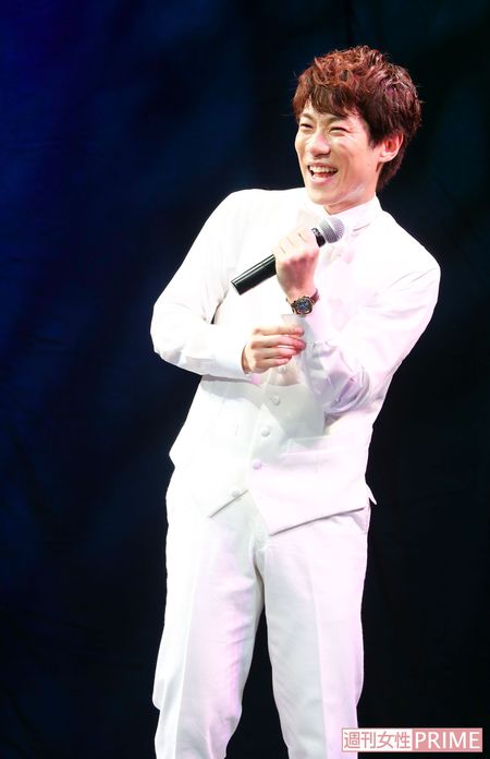 公演では、『さよならだよ、ミスター』のフルバージョンほか、新曲『笑顔をあつめて』など全5曲を披露。途中、歌詞が飛んでしまうハプニングに見舞われるも「今日はスペシャルライブだから、こういうのもありにしよう！（笑）」　撮影／吉岡竜紀