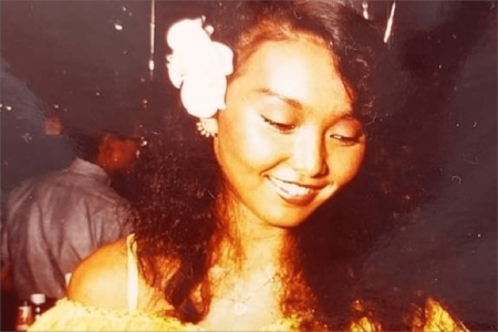 横浜で歌っていたころのシンシア。『マジック』や『BarBarBar』などは業界関係者がよく出入りして、デビューの足がかりの場になっていた