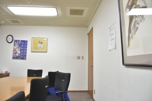 ＊主婦と生活社の応接室で行われた。