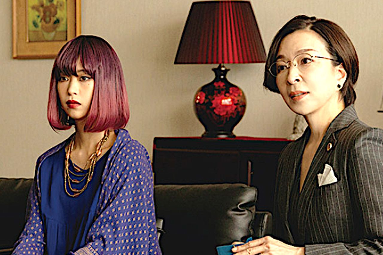 映画『アングリースクワッド公務員と７人の詐欺師』公式サイトより