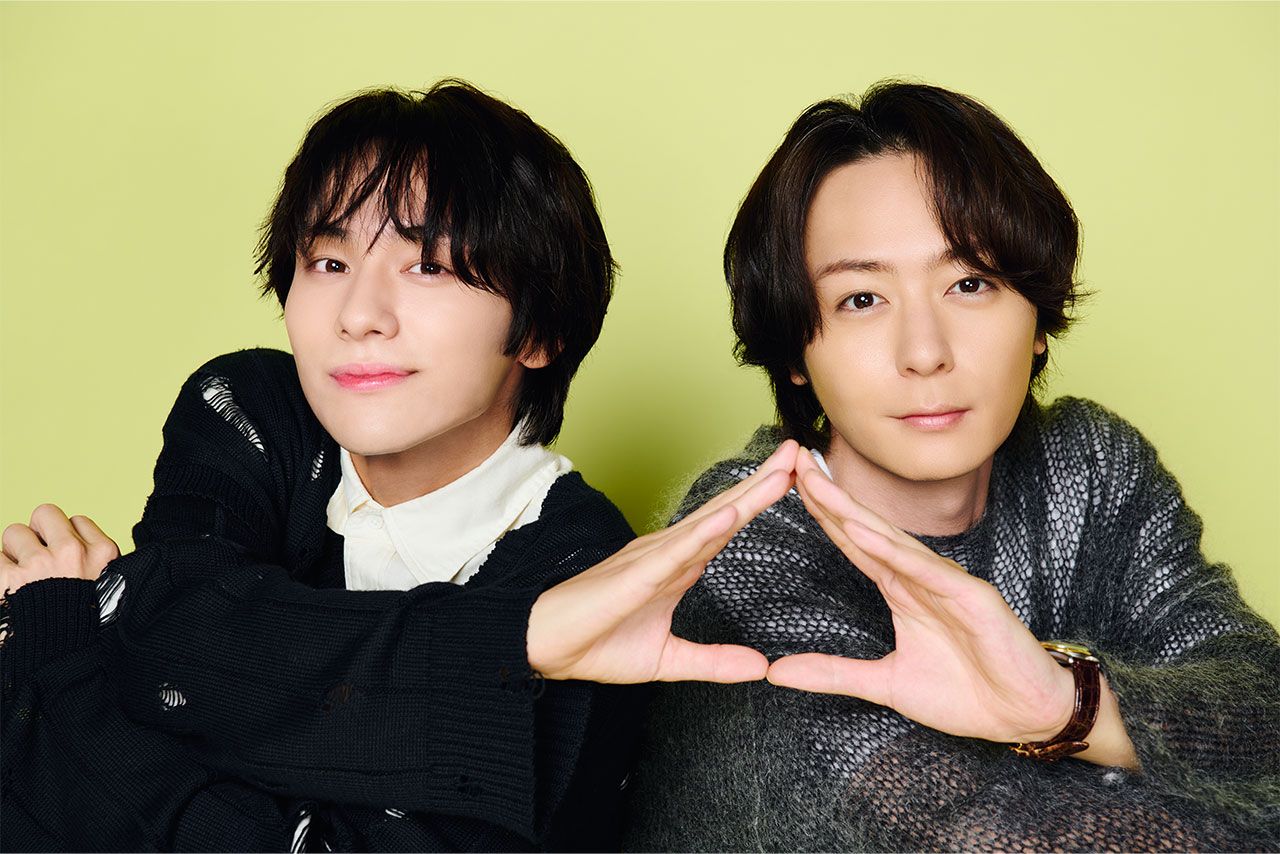 山下幸輝（左）と犬飼貴丈　撮影／山田智絵　ヘア&メイク／寺澤榛花（CONTINUE）（山下）、加藤ゆい（フリンジ）（犬飼）　スタイリスト／ダヨシ（山下）、松下洋介（犬飼）
