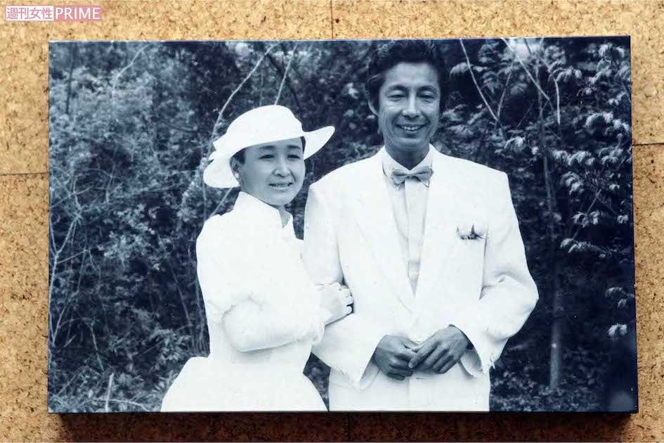 1974年に出所した藤本敏夫さん（写真右）は過激な政治的運動との訣別を宣言